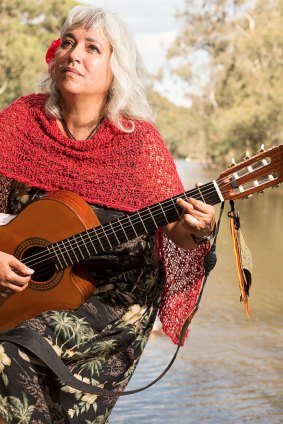 Kavisha Mazzella a donné son premier concert à Melbourne à The Boite dans les années 90.