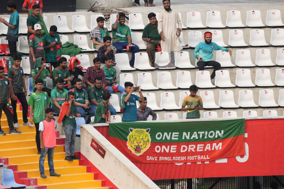 Fans à la Bashundhara Kings Arena.