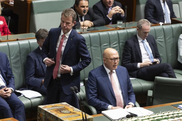 Tehan et Dutton pendant l'heure des questions.