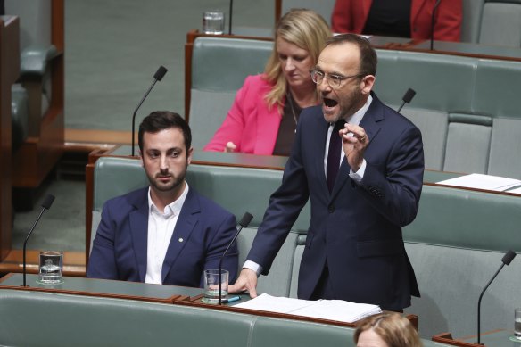 Bandt pendant l'heure des questions.