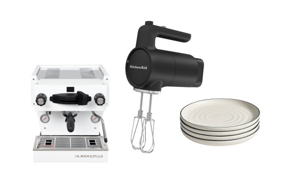 Machine à expresso « Linea Mini » ; batteur à main sans fil; Assiettes « Sandy ».