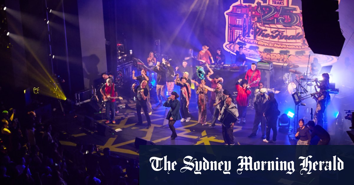 Ce groupe a changé la musique australienne.  Maintenant, ils sortent en grand