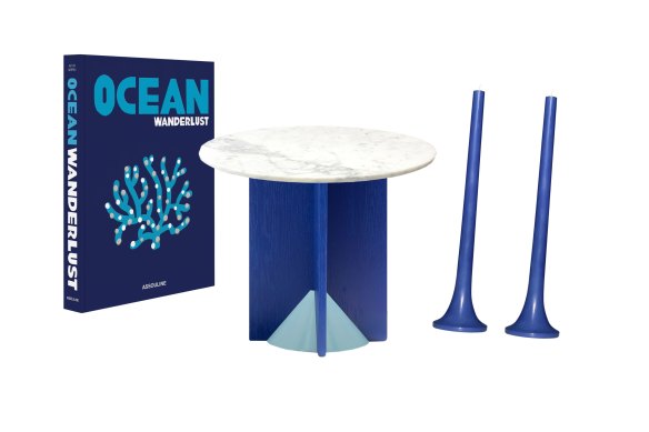 Esprit d'aventure océanique ; Table d'appoint « Géo » ; Bougies « Défense ».