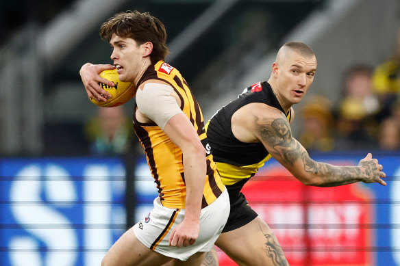 Will Day of the Hawks échappe samedi à l'homme marquant Dustin Martin.