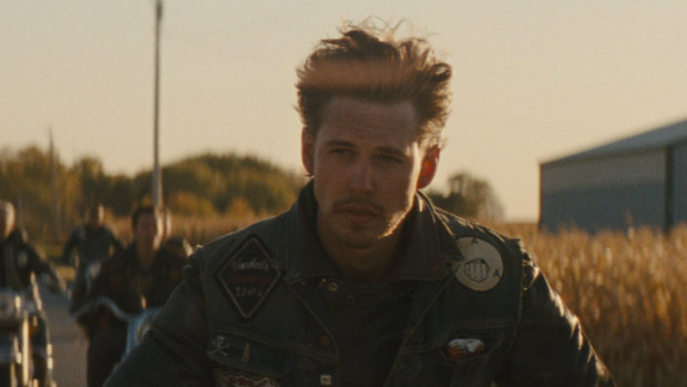 Chaud : Austin Butler incarne Benny dans The Bikeriders, qui suit le club de motards des années 1960, les Vandals.