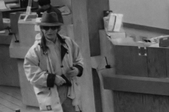 En quatre ans, à partir de 1992, le voleur à main armée que le FBI surnommait « Hollywood » a volé environ 3 millions de dollars dans les banques de Seattle.