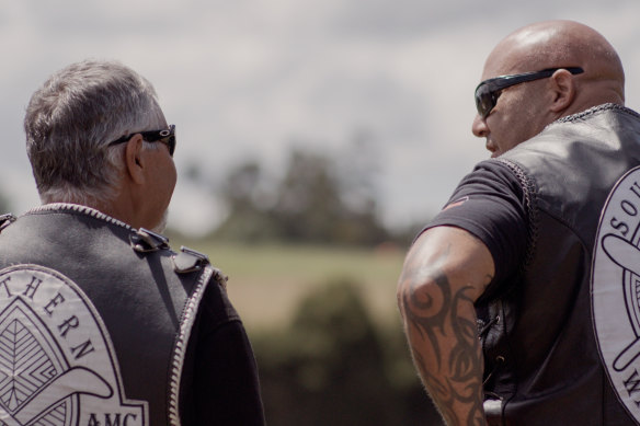 Les membres du Southern Warriors Indigenous Motorcycle Club figurent dans Beneath Roads à l'ACMI.