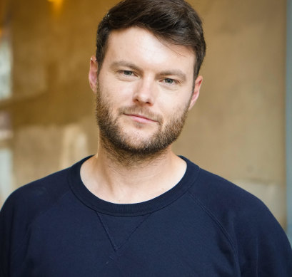 « Les gens pensaient que cette petite pilule bleue allait tout arranger, mais en réalité ce n'est pas le cas », explique le scénariste Matthew Barry.