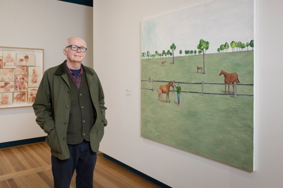 Noel McKenna avec son portrait primé.