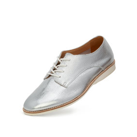 Les chaussures Rollie « Derby » sont les préférées.