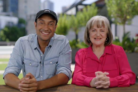 Matt Okine et Denise Scott ont été nominés dans les catégories du meilleur acteur et actrice de comédie pour Mother and Son de l'ABC.