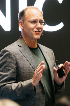 Jere Calmes, détaillant de mode en ligne, le PDG d'Iconic.