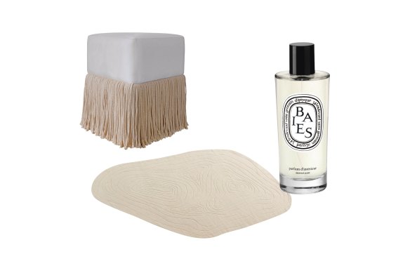 Pouf « Allard »; Tapis « Antipodes » ; Spray d'ambiance « Baies ».