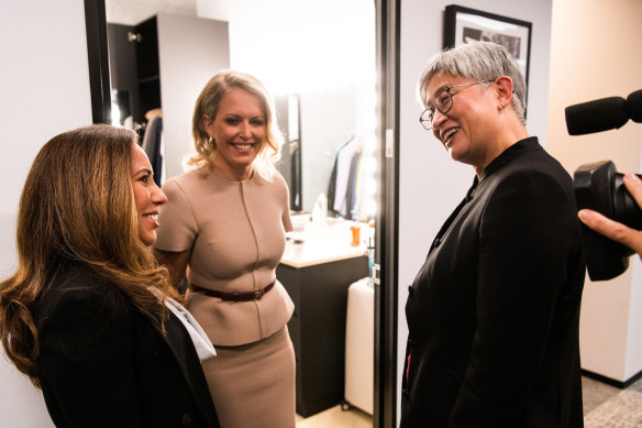 Stella Assange et l'avocate Jennifer Robinson rencontrent la ministre des Affaires étrangères Penny Wong à Canberra.