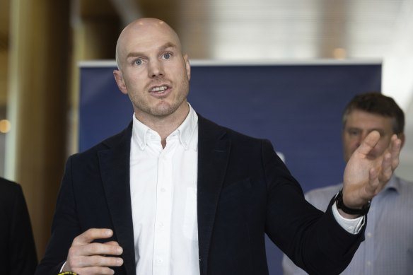 Les députés indépendants, dont le sénateur David Pocock, souhaitent que le registre inclue tous les lobbyistes.