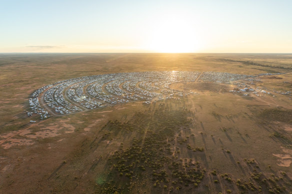 Le cadre de l'outback est un élément clé de l'attrait des participants au Mundi Mundi Bash.