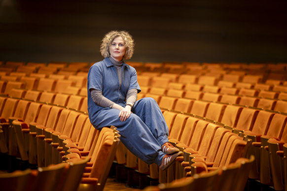 Anne-Louise Sarks met en scène un opéra pour la première fois.
