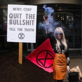 Larissa Payne, membre du personnel de David Shoebridge, lors d'une manifestation d'Extinction Rebellion en 2020.