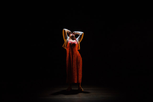 Dans Milk, Bridget Gallacher joue le rôle de Mummy, une travailleuse handicapée. 