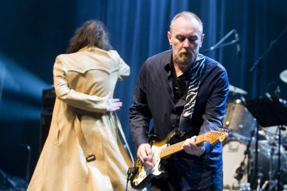 De gauche à droite, Chris Bailey et Ed Kuepper se sont réunis sous le nom de The Saints au festival All Tomorrows Party à Mount Buller en 2009.