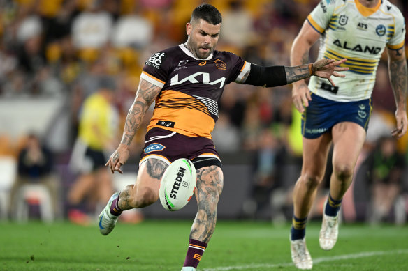 Le jeu de pied d'Adam Reynolds a été essentiel pour les Brisbane Broncos contre les Parramatta Eels.