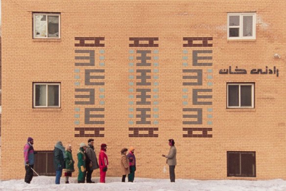 Winnipeg en passant par Téhéran : une image tirée du livre Universal Language de Matthew Rankin.