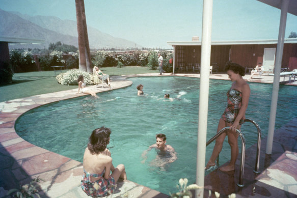 La maison de Frank Sinatra à Palm Springs a été utilisée comme résidence d'un chef de la mafia dans The Damned Don't Cry (1950).