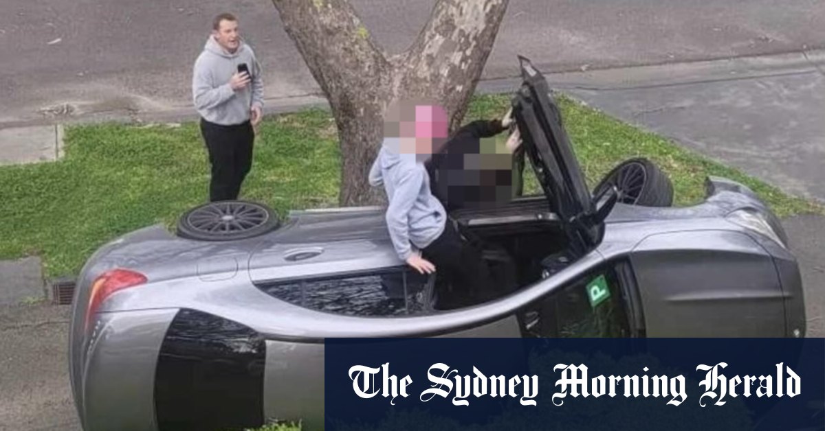 Michael Voss procède à une arrestation citoyenne alors qu'il achète un café à Hawthorn