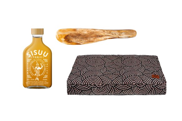Tonique « Fire & Spice » ; couteau à gâteau ; lit pour chien « Fire Country Dreaming ».  