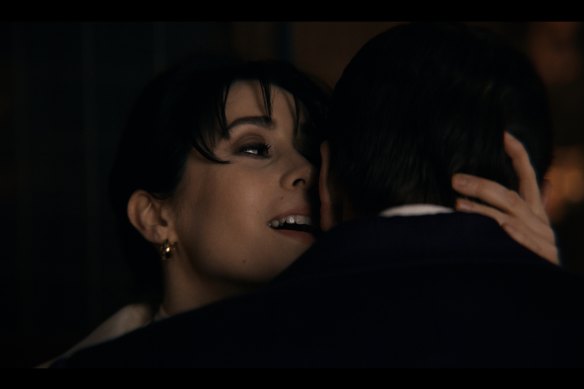Cristin Milioti et Colin Farrell dans Le Pingouin.