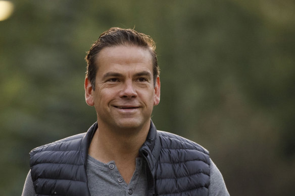 Lachlan a pris la pole position pour prendre les rênes de l'empire médiatique.