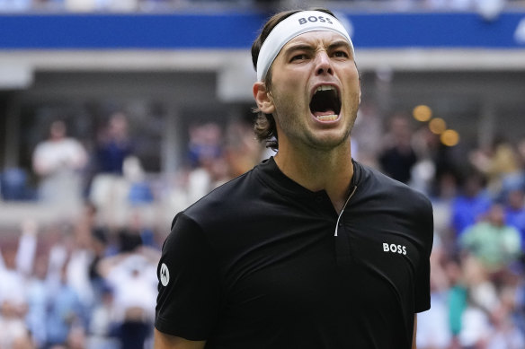 Taylor Fritz réagissant lors du troisième set de la finale contre Jannik Sinner.