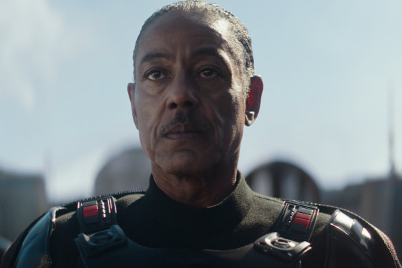 Giancarlo Esposito dans le rôle de Moff Gideon dans The Mandalorian.