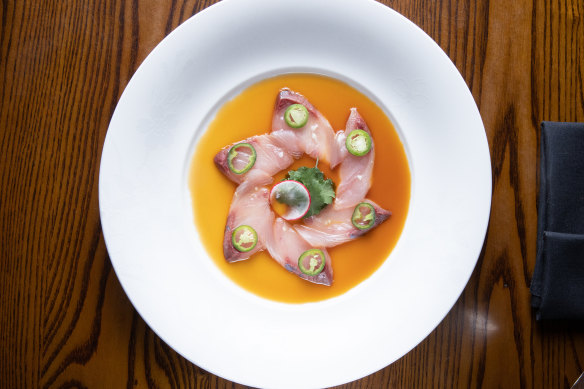 Sashimi de sériole de Nobu avec jalapeño.