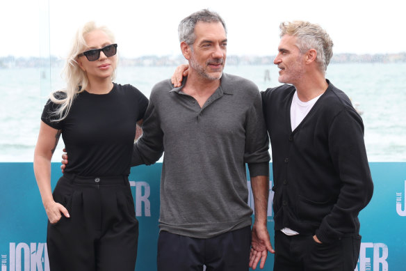 Lady Gaga, le réalisateur Todd Phillips et Joaquin Phoenix à Venise avant la première de Joker : Folie à Deux au festival du film. 