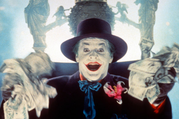 Jack Nicholson dans le rôle du Joker dans Batman (1989), réalisé par Tim Burton. 
 