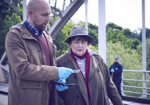 Vera, la série télévisée, mettant en vedette (vraisemblablement) Vera.