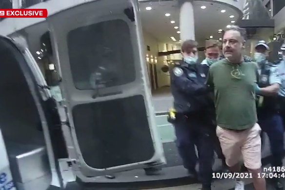 En 2021, la vie d’O’Keefe était dans une spirale profonde et il a été arrêté pour agression et violence domestique.