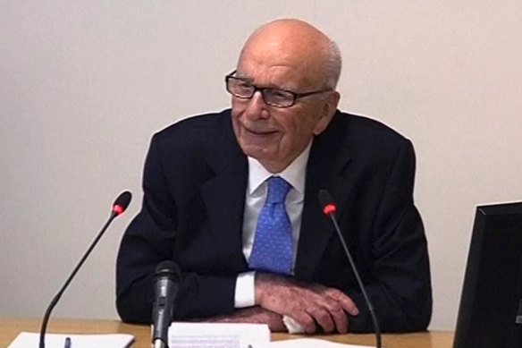 Le président de News Corp., Rupert Murdoch, comparaît devant l'enquête Leveson sur le piratage téléphonique en 2012.
