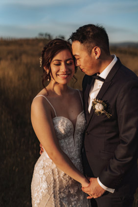 Gill Malona et Hans Su le jour de leur mariage en novembre 2021.