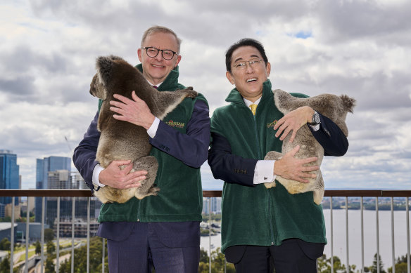 Le ministre Anthony Albanese avec le Japonais Fumio Kishida à Perth en 2022.