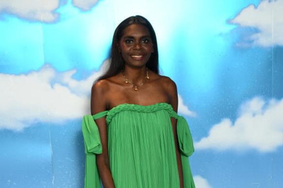 Magnolia Maymuru a tourné sa première couverture de Vogue Australie avec sa fille qui n'avait alors que quatre mois.