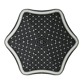 Karen Walker collabore avec Blunt Umbrellas depuis huit ans.
