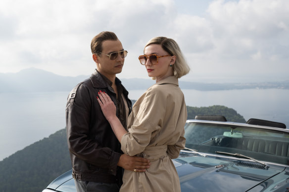 Frank Dillane dans le rôle de Boisie et Sophie Turner dans le rôle de Joan.