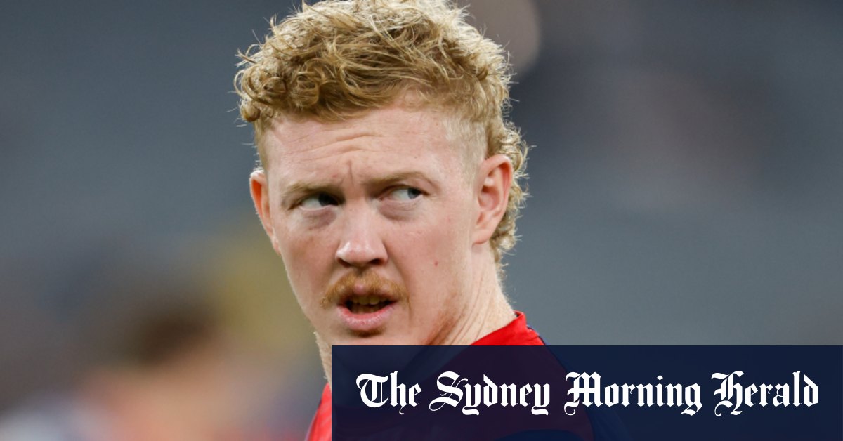 Clayton Oliver des Melbourne Demons rencontre les Geelong Cats