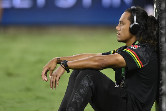 Luai prend souvent un moment de calme avant les matchs pour se recentrer.