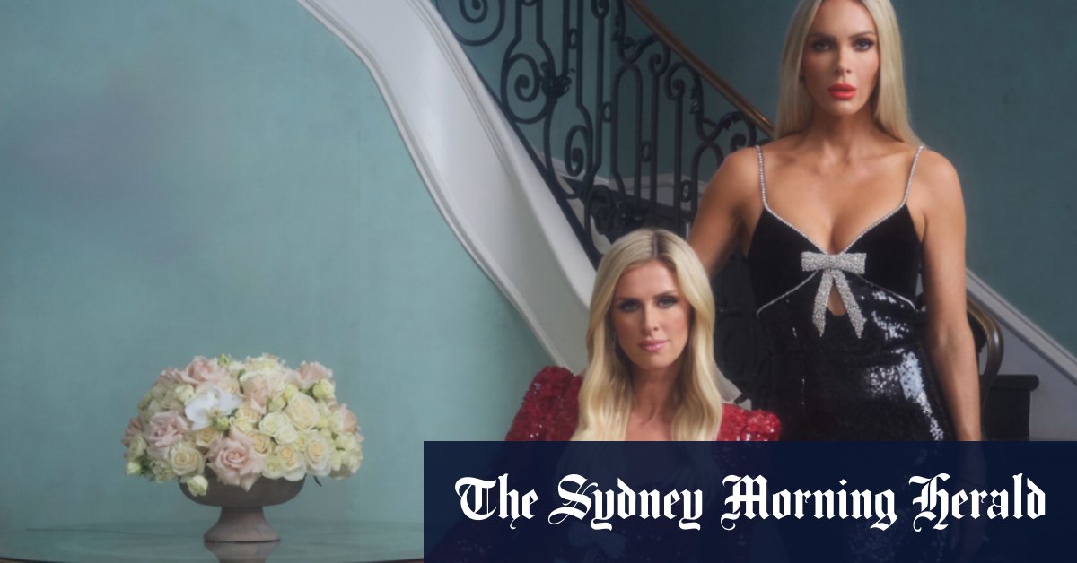 Nicky Hilton Rothschild et la créatrice australienne Rebecca Vallance-Gasan lancent leur collection et assistent au carnaval de printemps