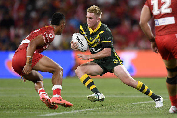Tom Dearden a marqué un solide essai individuel lors de ses débuts avec les Kangourous contre les Tonga.