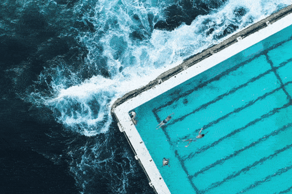 Bondi Icebergs est la belle des bains océaniques de Sydney.