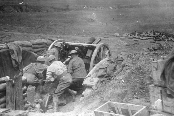 L'artillerie était utilisée pour préparer le champ de bataille de Bullecourt.
